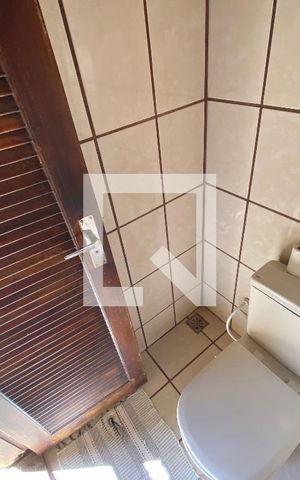 Casa de condomínio para alugar com 1000m², 4 quartos e 4 vagas Casa de condomínio para alugar com 1000m², 4 quartos e 4 vagasBanheiro de Serviço
