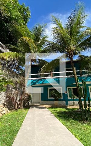 Casa de condomínio para alugar com 1000m², 4 quartos e 4 vagas Casa de condomínio para alugar com 1000m², 4 quartos e 4 vagasQuintal / Frente
