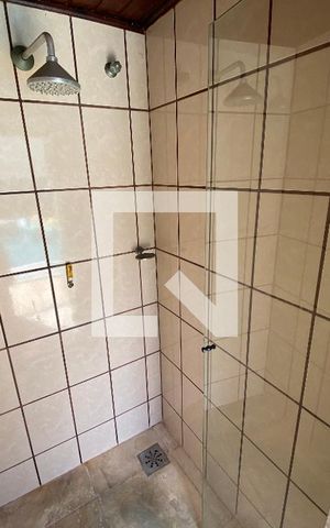 Casa de condomínio para alugar com 1000m², 4 quartos e 4 vagas Casa de condomínio para alugar com 1000m², 4 quartos e 4 vagasBanheiro de Serviço