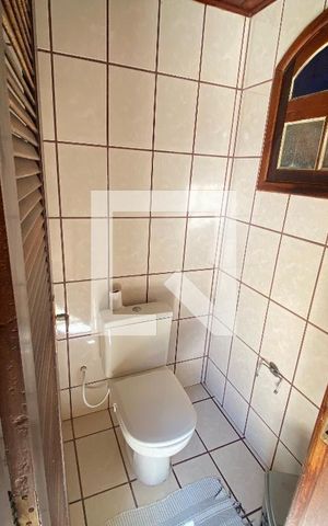 Casa de condomínio para alugar com 1000m², 4 quartos e 4 vagas Casa de condomínio para alugar com 1000m², 4 quartos e 4 vagasBanheiro de Serviço