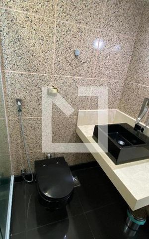 Casa de condomínio para alugar com 1000m², 4 quartos e 4 vagas Casa de condomínio para alugar com 1000m², 4 quartos e 4 vagasBanheiro Suíte 1