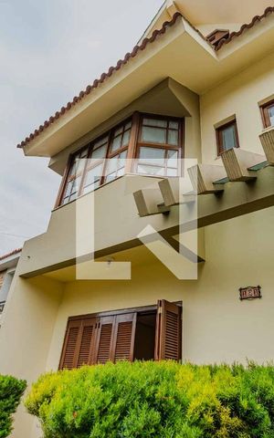 Casa de condomínio à venda com 380m², 4 quartos e 2 vagas Casa de condomínio à venda com 380m², 4 quartos e 2 vagasFachada