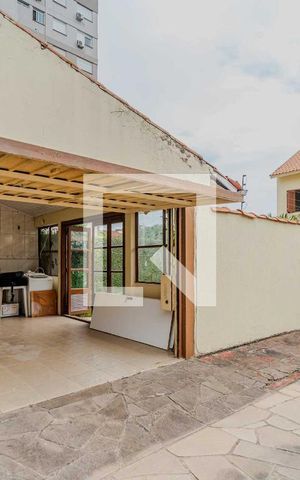 Casa de condomínio à venda com 380m², 4 quartos e 2 vagas Casa de condomínio à venda com 380m², 4 quartos e 2 vagasÁrea comum