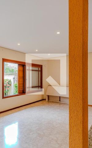 Casa de condomínio à venda com 380m², 4 quartos e 2 vagas Casa de condomínio à venda com 380m², 4 quartos e 2 vagasSala