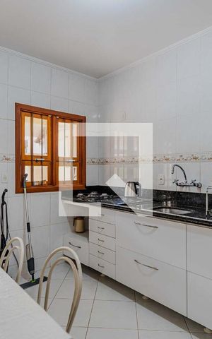 Casa de condomínio à venda com 380m², 4 quartos e 2 vagas Casa de condomínio à venda com 380m², 4 quartos e 2 vagasCozinha