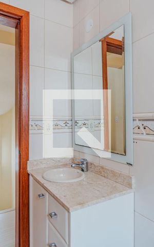 Casa de condomínio à venda com 380m², 4 quartos e 2 vagas Casa de condomínio à venda com 380m², 4 quartos e 2 vagasBanheiro