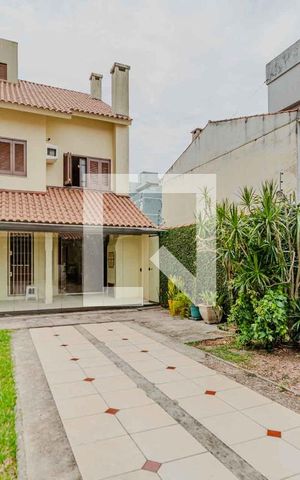 Casa de condomínio à venda com 380m², 4 quartos e 2 vagas Casa de condomínio à venda com 380m², 4 quartos e 2 vagasÁrea comum
