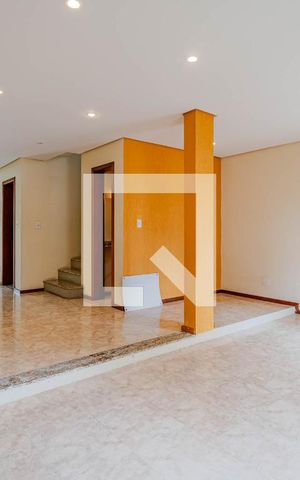 Casa de condomínio à venda com 380m², 4 quartos e 2 vagas Casa de condomínio à venda com 380m², 4 quartos e 2 vagasSala