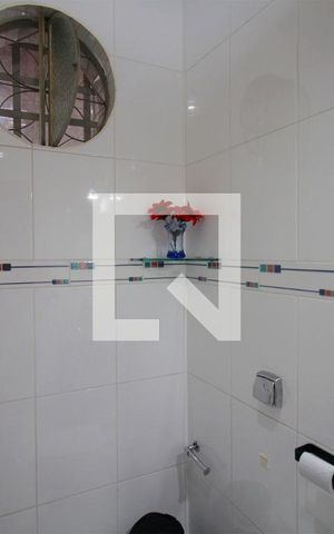 Casa à venda com 362m², 5 quartos e 2 vagasBanheiro 2