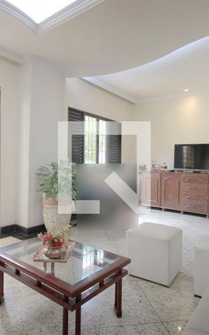 Casa à venda com 362m², 5 quartos e 2 vagasSala