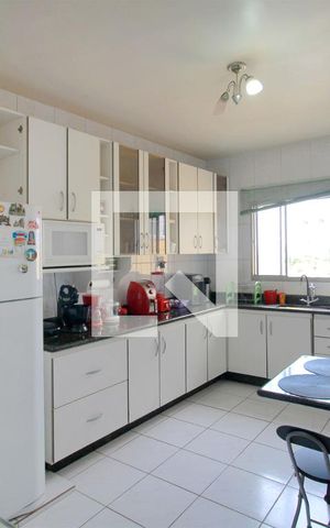 Casa à venda com 362m², 5 quartos e 2 vagasCozinha