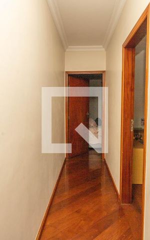 Casa à venda com 300m², 4 quartos e 3 vagas Casa à venda com 300m², 4 quartos e 3 vagasCorredor dos Quartos