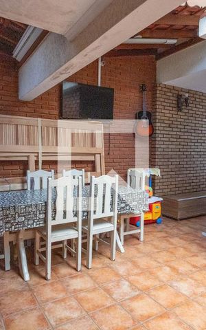 Casa à venda com 300m², 4 quartos e 3 vagas Casa à venda com 300m², 4 quartos e 3 vagasÁrea de lazer - churrasqueira