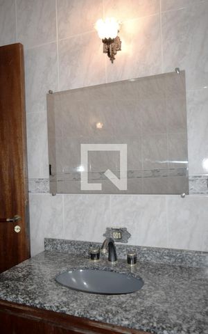 Casa à venda com 300m², 3 quartos e 4 vagasBanheiro Suíte 3