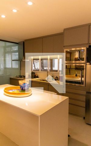 Apartamento à venda com 135m², 3 quartos e 2 vagas Apartamento à venda com 135m², 3 quartos e 2 vagasCozinha