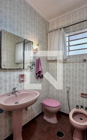 Casa à venda com 147m², 3 quartos e 1 vaga Casa à venda com 147m², 3 quartos e 1 vagaBanheiro