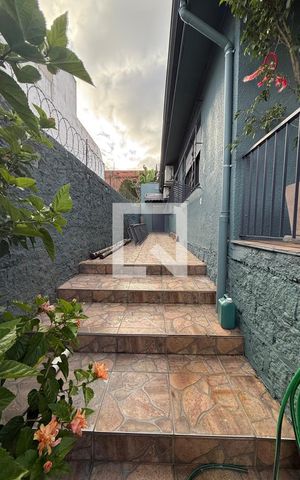 Casa à venda com 160m², 3 quartos e 1 vaga Casa à venda com 160m², 3 quartos e 1 vagaEscada