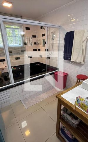Casa à venda com 160m², 3 quartos e 1 vaga Casa à venda com 160m², 3 quartos e 1 vagaBanheiro