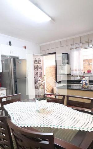Casa à venda com 140m², 2 quartos e 2 vagasCozinha