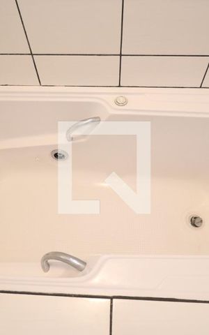 Casa à venda com 140m², 2 quartos e 2 vagasBanheiro Quarto 1 suíte