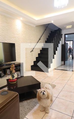 Casa à venda com 140m², 2 quartos e 2 vagasSala