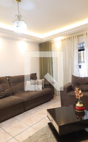Casa à venda com 140m², 2 quartos e 2 vagasSala