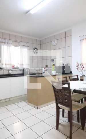 Casa à venda com 140m², 2 quartos e 2 vagasCozinha