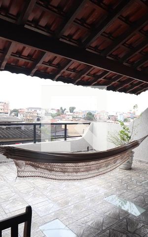 Casa à venda com 140m², 2 quartos e 2 vagasVaranda Quarto 1 suíte