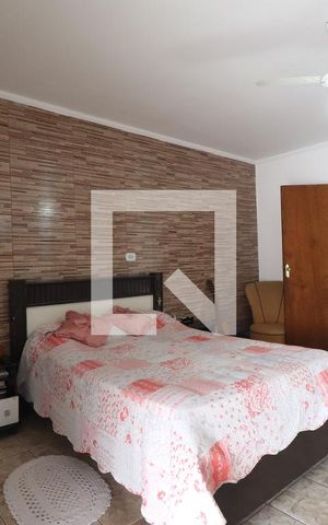 Casa à venda com 140m², 2 quartos e 2 vagasQuarto 1 suíte
