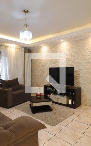 Casa à venda com 140m², 2 quartos e 2 vagasSala