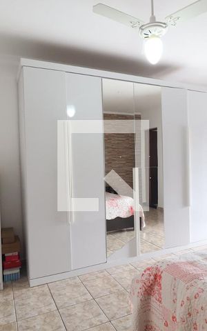 Casa à venda com 140m², 2 quartos e 2 vagasQuarto 1 suíte