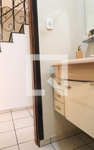 Casa à venda com 140m², 2 quartos e 2 vagasLavabo