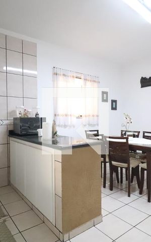 Casa à venda com 140m², 2 quartos e 2 vagasCozinha