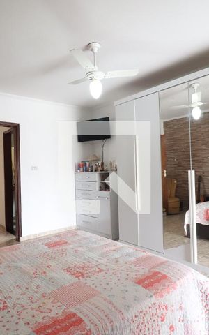 Casa à venda com 140m², 2 quartos e 2 vagasQuarto 1 suíte