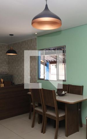 Casa à venda com 250m², 3 quartos e 2 vagasSala