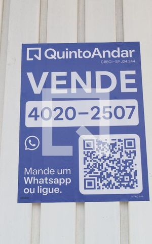 Casa à venda com 250m², 3 quartos e 2 vagasPlaca instalada no portão do imóvel