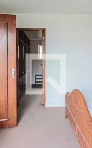 Casa à venda com 230m², 5 quartos e 3 vagas Casa à venda com 230m², 5 quartos e 3 vagasSuíte 2