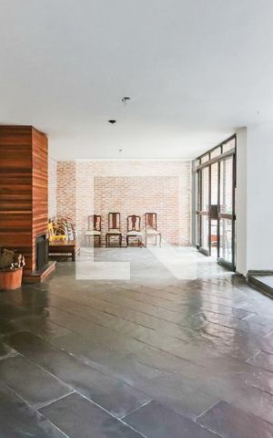 Casa à venda com 230m², 5 quartos e 3 vagas Casa à venda com 230m², 5 quartos e 3 vagasSala