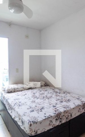 Casa de condomínio à venda com 65m², 3 quartos e 1 vaga Casa de condomínio à venda com 65m², 3 quartos e 1 vagaQuarto Suíte