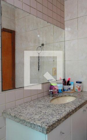 Casa à venda com 292m², 3 quartos e 2 vagasBanheiro 2