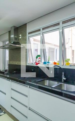Apartamento à venda com 155m², 3 quartos e 3 vagas Apartamento à venda com 155m², 3 quartos e 3 vagasCozinha