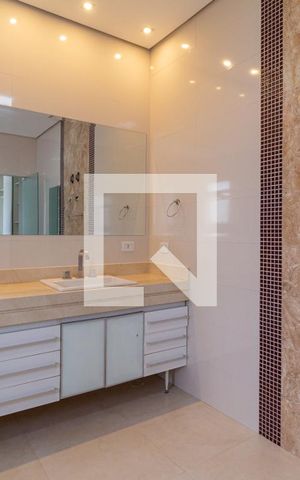 Casa à venda com 500m², 6 quartos e 8 vagas Casa à venda com 500m², 6 quartos e 8 vagasBanheiro da suíte 3