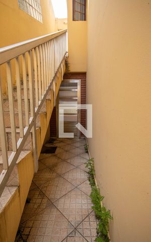 Casa para alugar com 117m², 3 quartos e 3 vagasEscada