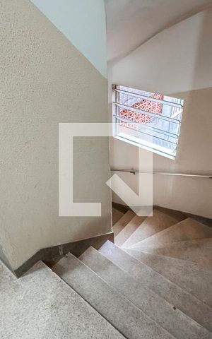 Studio à venda com 28m², 1 quarto e sem vaga Studio à venda com 28m², 1 quarto e sem vagaEscada