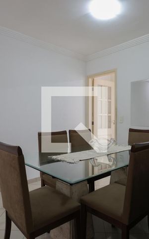 Casa de condomínio à venda com 174m², 4 quartos e 2 vagas Casa de condomínio à venda com 174m², 4 quartos e 2 vagasSala de estar