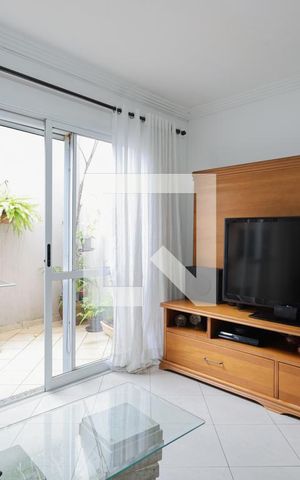 Casa de condomínio à venda com 174m², 4 quartos e 2 vagas Casa de condomínio à venda com 174m², 4 quartos e 2 vagasSala de estar
