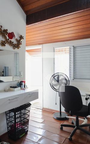 Casa de condomínio à venda com 174m², 4 quartos e 2 vagas Casa de condomínio à venda com 174m², 4 quartos e 2 vagasSuíte 1