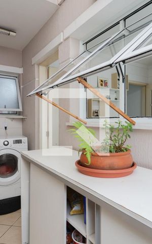Casa de condomínio à venda com 174m², 4 quartos e 2 vagas Casa de condomínio à venda com 174m², 4 quartos e 2 vagasÁrea de serviço