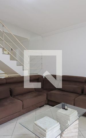 Casa de condomínio à venda com 174m², 4 quartos e 2 vagas Casa de condomínio à venda com 174m², 4 quartos e 2 vagasSala de estar