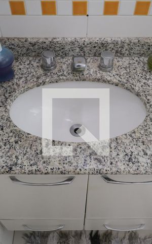 Casa de condomínio à venda com 174m², 4 quartos e 2 vagas Casa de condomínio à venda com 174m², 4 quartos e 2 vagasBanheiro